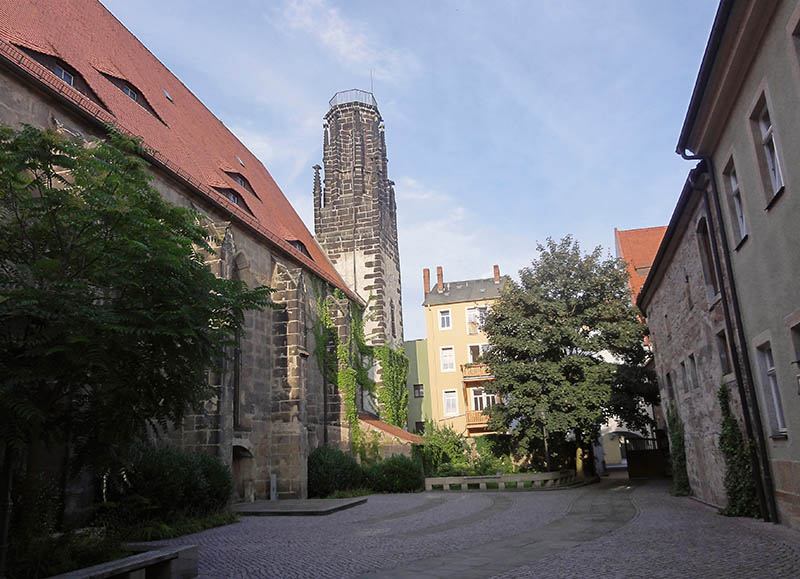 Zollhof Pirna mit
                St.Heinrich-Kirche